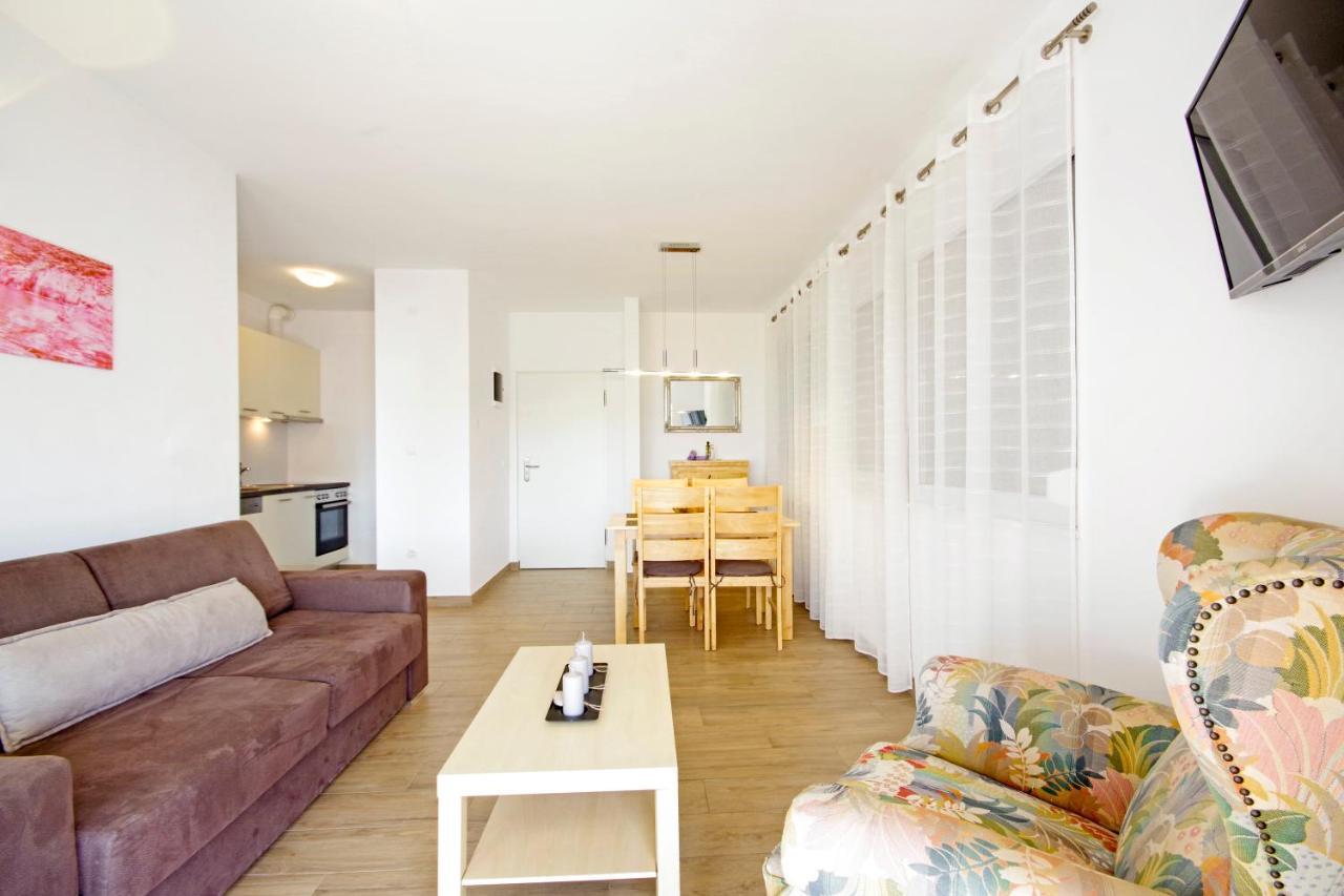 Apartment Laura Privlaka  Exterior photo